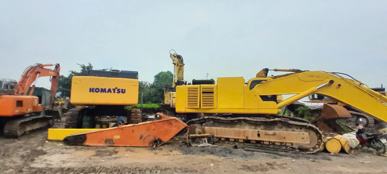 Dự án máy xúc điện vận hành tại công trường mỏ đá